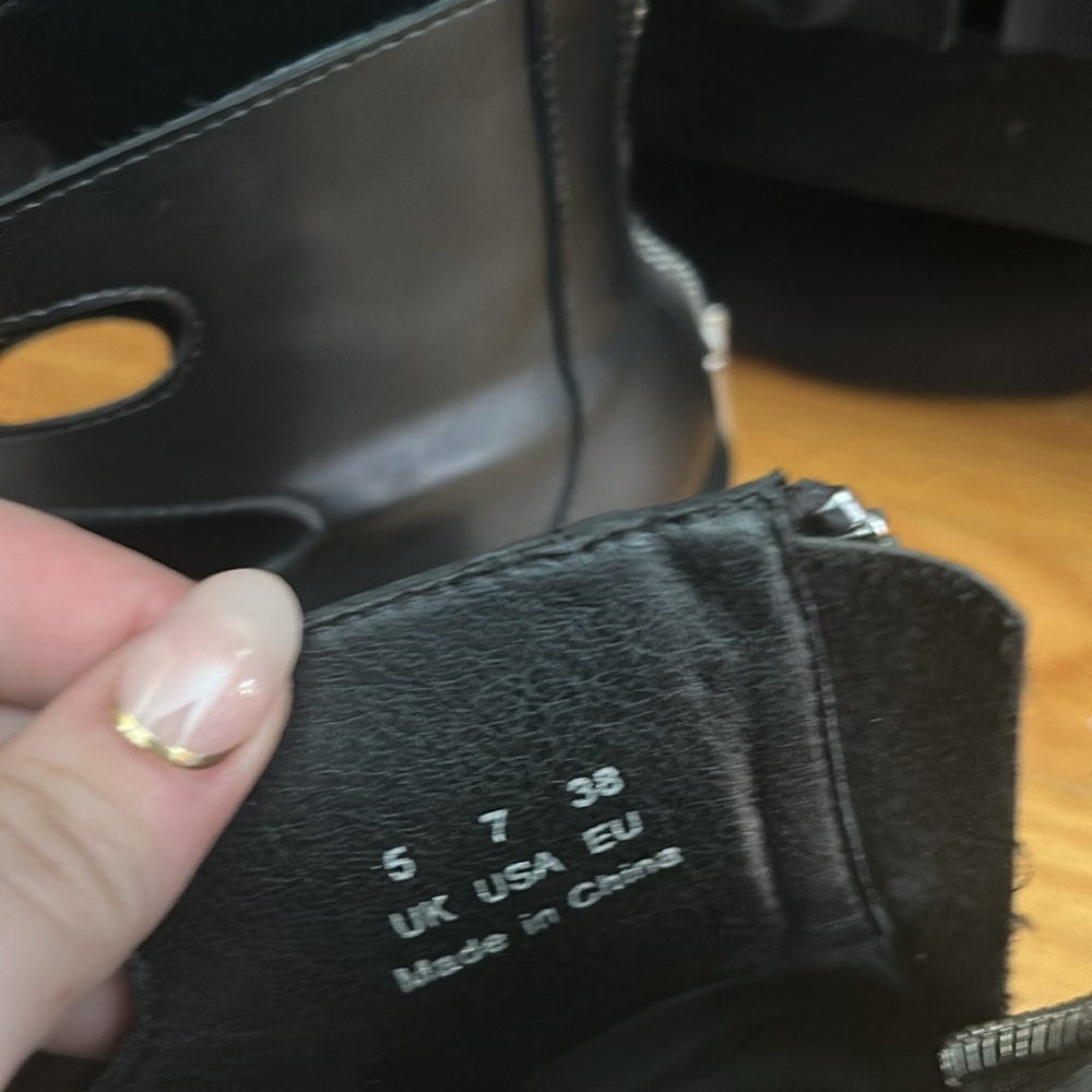 Sz 7 Bridgette Disturbia buckle booties :) - Picture 11 of 13